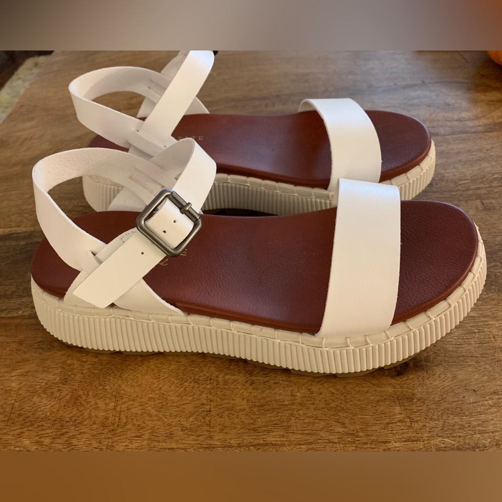 Altar’d State White sandals platform size 9 Ruth or Ruthie new unused condition